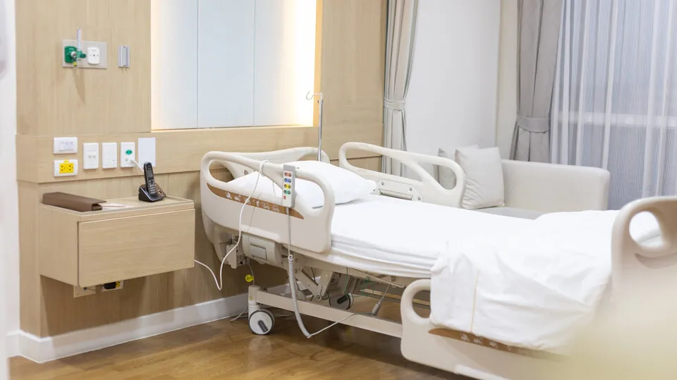 Sedia a rotelle e letto ospedaliero disponibili per noleggio a Roma