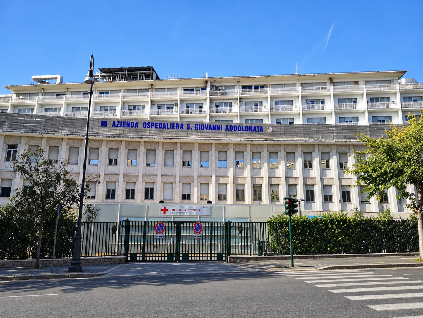 Facciata dell’Ospedale San Giovanni Addolorata a Roma